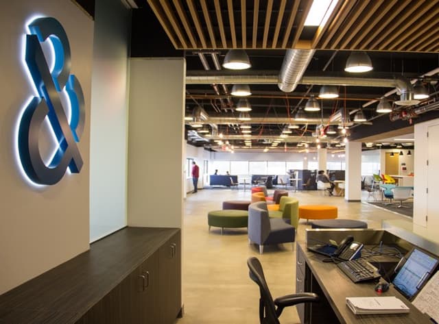 Dun & Bradstreet company image