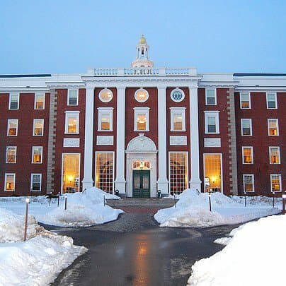 5 Essay Tips for Getting Into Harvard Business School