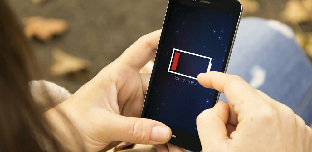 6 Phone Battery Hacks That'll Save You a Panic Attack When You're Seeing Red