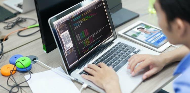 7 Mistakes You'll Make When You Look for Your First Tech Job—and How to Avoid Them