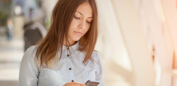 Bad News: Your Smartphone's Killing Your Confidence (and You Probably Didn't Even Notice)