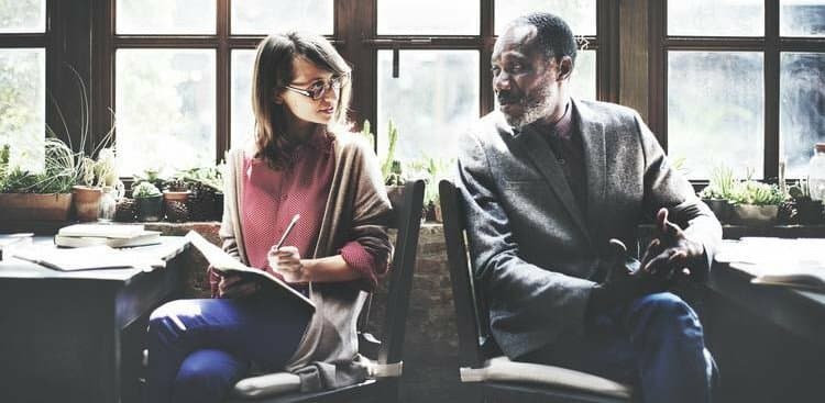 10 Power Moves You Can Pull Off Using Body Language