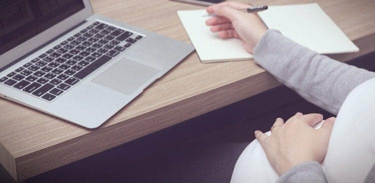 "I'm Pregnant:" How to Tell Your Boss