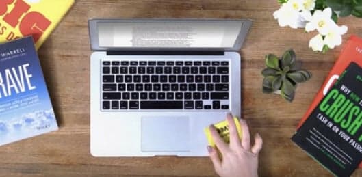The 8 Different Desk Personalities You'll See in Every Office