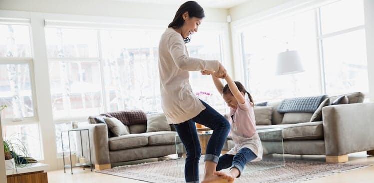 A Parent’s Guide to Making Friends at Work Without Staying Late