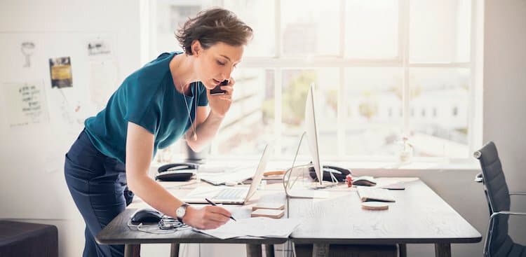 The 2-Minute Exercise That’ll Wake You Up if You're Falling Asleep at Your Desk