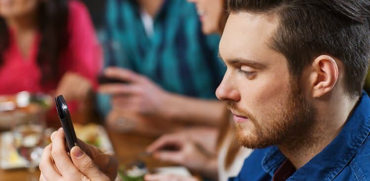 The Best Way to Respond to a Boss Who Emails You During Obvious Holidays