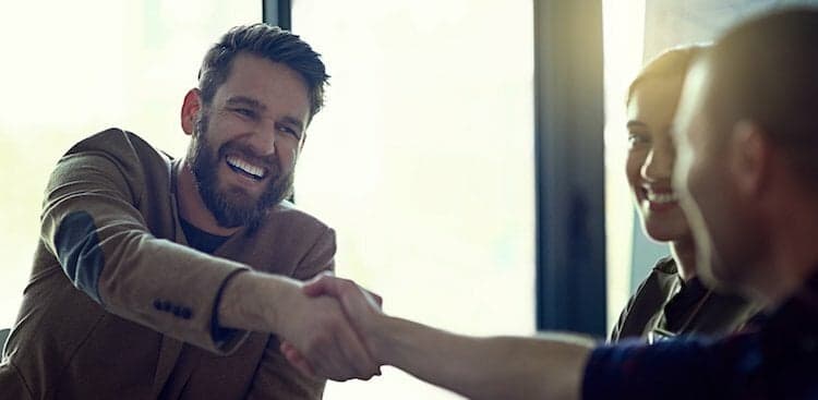 2 Ways to Create a 1-Line Elevator Pitch (That'll Make People Want to Keep Talking to You)