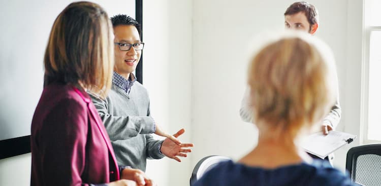 15 Totally Avoidable Ways You’re Turning People Off in Conversations