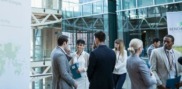 8 Ways to Stand Out at a Career Fair