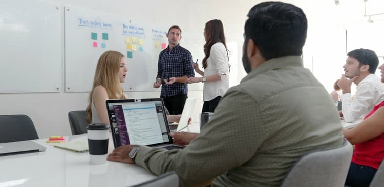 5 Ways Smart People Use Meetings to Boost Their Credibility