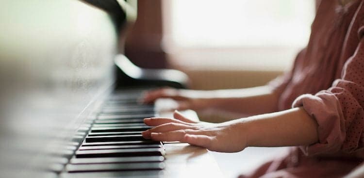 hands on piano