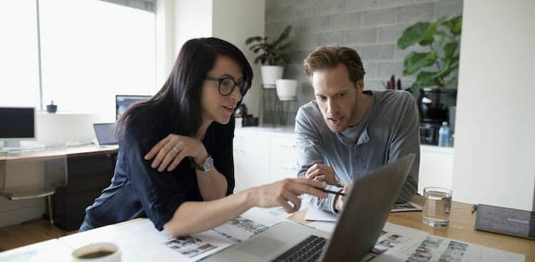 boss working with negative employee