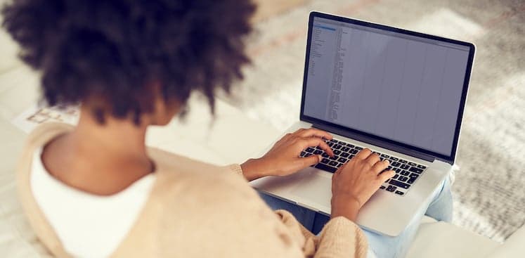 Applying for an Administrative Assistant Job? Here's How to Write Your Resume (Example Included)