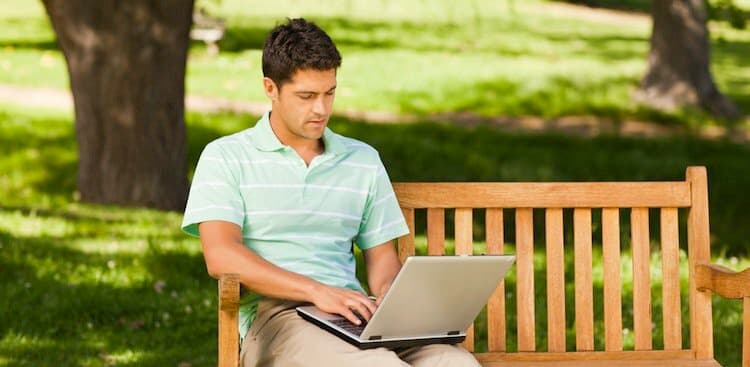 4 Ways to Beat the Summer Slowdown With Social Media