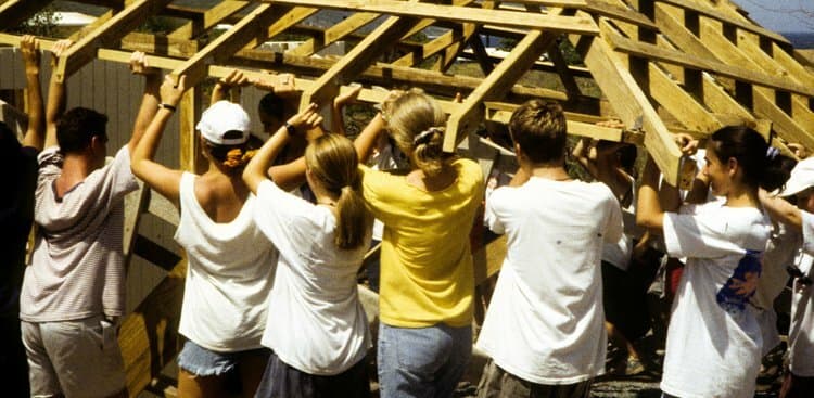Managing Volunteers: How to Create a Great Team Abroad