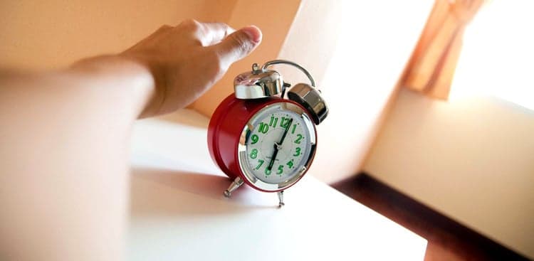 Is Hitting the Snooze Button Actually Good for You?