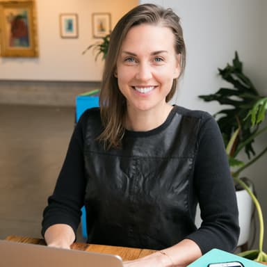 Dana Hundley headshot