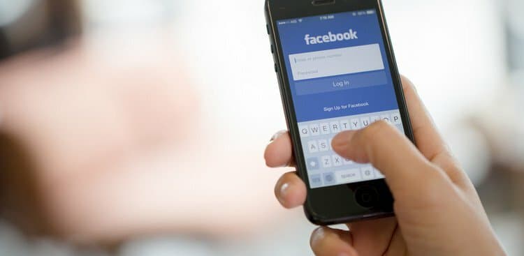 This New Facebook Discover Tool Makes Networking From Your Couch Easier Than Ever